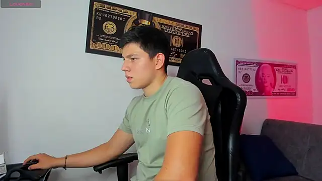 Snapshot of JamesCr_ chatting on 03/19/25, 11:28 JamesCr online show from 03/19/25, 11:28