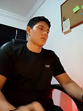 Snapshot of JamesCr_ chatting on 03/21/25, 07:33 JamesCr online show from 03/21/25, 07:33