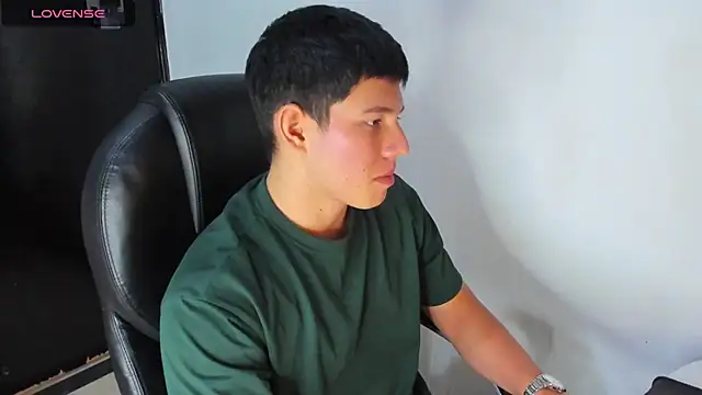 Snapshot of JamesCr_ chatting on 03/23/25, 08:15 JamesCr online show from 03/23/25, 08:15