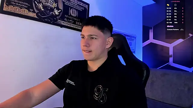 Snapshot of JamesCr_ chatting on 09/09/25, 02:55 JamesCr online show from 09/09/25, 02:55