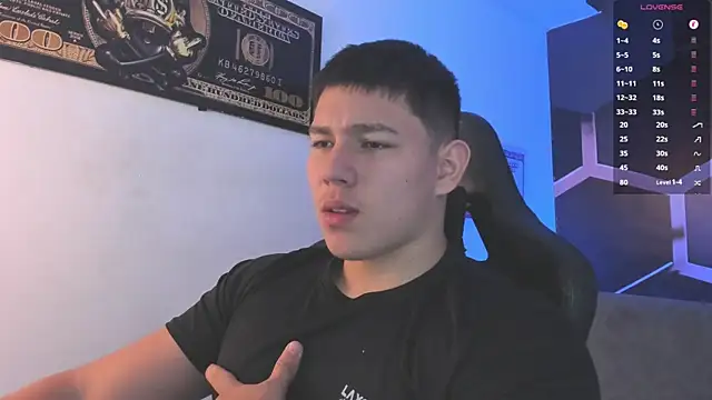 Snapshot of JamesCr_ chatting on 09/15/25, 12:16 JamesCr online show from 09/15/25, 12:16