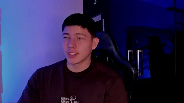 Snapshot of JamesCr_ chatting on 09/19/25, 12:17 JamesCr online show from 09/19/25, 12:17