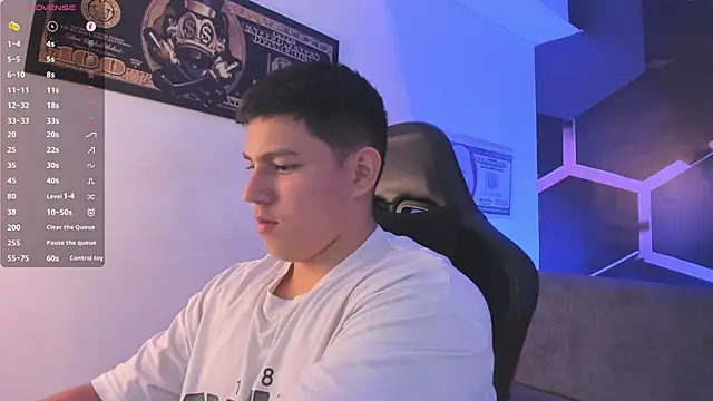 Snapshot of JamesCr_ chatting on 09/23/25, 02:58 JamesCr online show from 09/23/25, 02:58