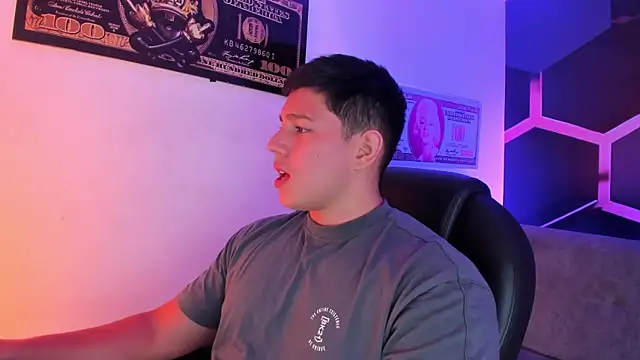 Snapshot of JamesCr_ chatting on 09/27/25, 03:22 JamesCr online show from 09/27/25, 03:22