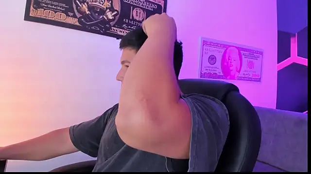 Snapshot of JamesCr_ chatting on 09/28/25, 03:01 JamesCr online show from 09/28/25, 03:01