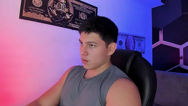 Snapshot of JamesCr_ chatting on 09/30/25, 03:00 JamesCr online show from 09/30/25, 03:00