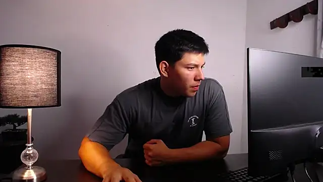 Snapshot of JamesCr_ chatting on 10/02/25, 03:24 JamesCr online show from 10/02/25, 03:24