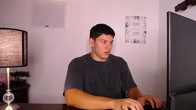 Snapshot of JamesCr_ chatting on 10/04/25, 03:26 JamesCr online show from 10/04/25, 03:26