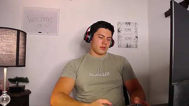 Snapshot of JamesCr_ chatting on 10/08/25, 02:42 JamesCr online show from 10/08/25, 02:42