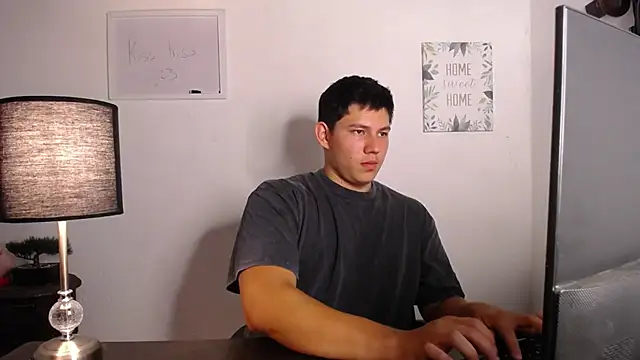 Snapshot of JamesCr_ chatting on 10/11/25, 11:03 JamesCr online show from 10/11/25, 11:03