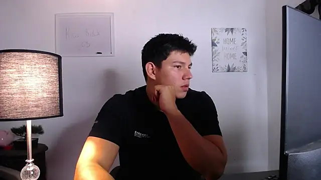 Snapshot of JamesCr_ chatting on 10/14/25, 01:06 JamesCr online show from 10/14/25, 01:06