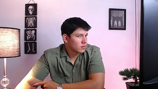 Snapshot of JamesCr_ chatting on 10/23/25, 02:22 JamesCr online show from 10/23/25, 02:22