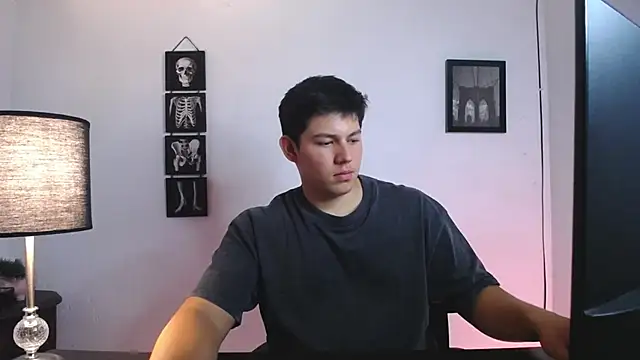 Snapshot of JamesCr_ chatting on 10/24/25, 01:24 JamesCr online show from 10/24/25, 01:24