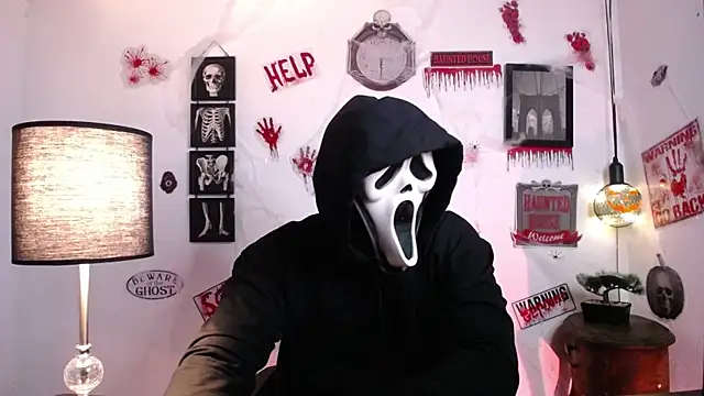 Snapshot of JamesCr_ chatting on 10/25/25, 01:35 JamesCr online show from 10/25/25, 01:35