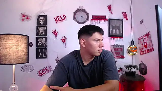 Snapshot of JamesCr_ chatting on 10/27/25, 12:20 JamesCr online show from 10/27/25, 12:20