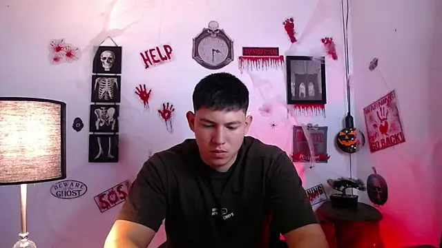 Snapshot of JamesCr_ chatting on 10/30/25, 10:16 JamesCr online show from 10/30/25, 10:16