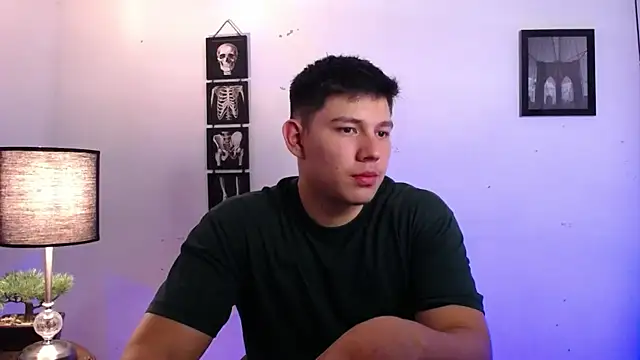 Snapshot of JamesCr_ chatting on 11/04/25, 01:48 JamesCr online show from 11/04/25, 01:48