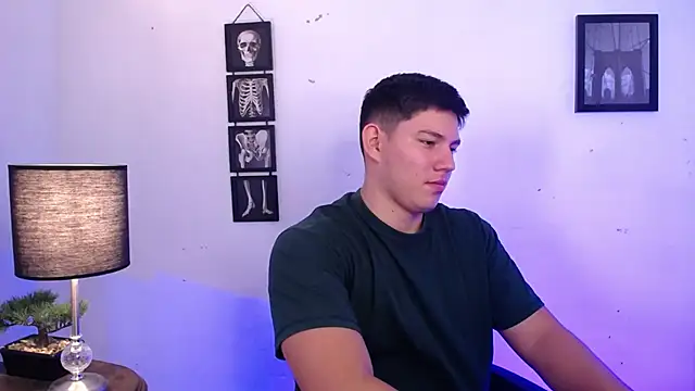 Snapshot of JamesCr_ chatting on 11/05/25, 12:49 JamesCr online show from 11/05/25, 12:49