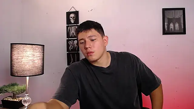 Snapshot of JamesCr_ chatting on 11/06/25, 12:55 JamesCr online show from 11/06/25, 12:55