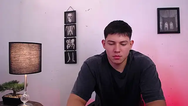 Snapshot of JamesCr_ chatting on 11/06/25, 02:51 JamesCr online show from 11/06/25, 02:51