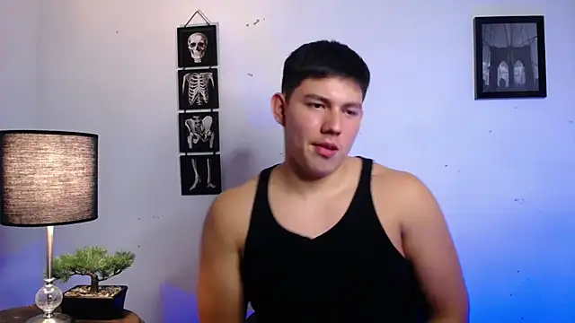 Snapshot of JamesCr_ chatting on 11/07/25, 02:55 JamesCr online show from 11/07/25, 02:55