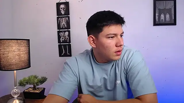 Snapshot of JamesCr_ chatting on 11/08/25, 01:11 JamesCr online show from 11/08/25, 01:11