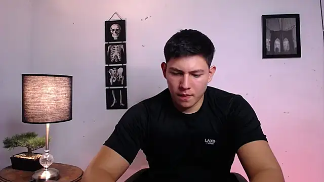 Snapshot of JamesCr_ chatting on 11/12/25, 10:52 JamesCr online show from 11/12/25, 10:52