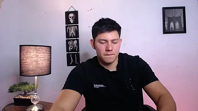 Snapshot of JamesCr_ chatting on 11/13/25, 11:14 JamesCr online show from 11/13/25, 11:14