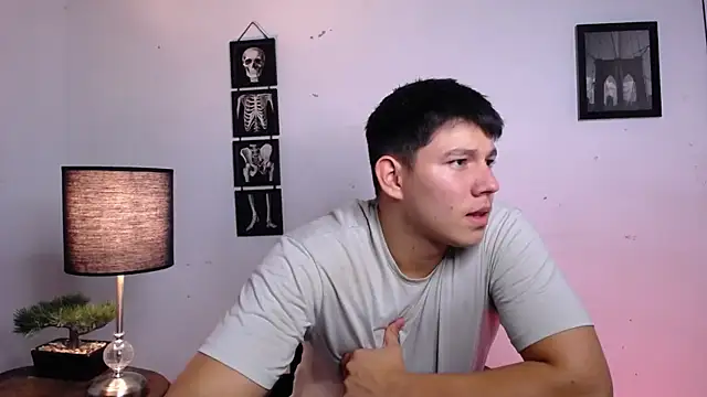 Snapshot of JamesCr_ chatting on 11/14/25, 10:51 JamesCr online show from 11/14/25, 10:51