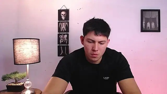 Snapshot of JamesCr_ chatting on 11/16/25, 12:38 JamesCr online show from 11/16/25, 12:38