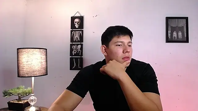 Snapshot of JamesCr_ chatting on 11/19/25, 01:05 JamesCr online show from 11/19/25, 01:05