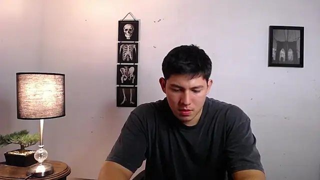 Snapshot of JamesCr_ chatting on 11/24/25, 02:44 JamesCr online show from 11/24/25, 02:44