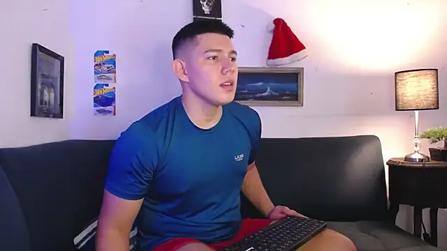 Snapshot of JamesCr_ chatting on 11/29/25, 02:42 JamesCr online show from 11/29/25, 02:42