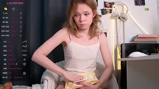 Snapshot of Kellybbface chatting on 03/29/26, 06:24 Kellybbface online show from 03/29/26, 06:24