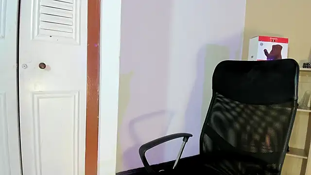 Violetta 0 online show from 10/01/25, 01:39