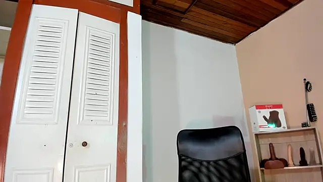 Violetta 0 online show from 10/21/25, 01:34