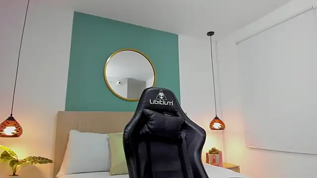 tiffanny doll  online show from 04/24/26, 05:59