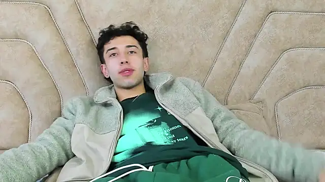 Snapshot of erickblaze_wm chatting on 02/12/25, 12:33 erickblaze wm online show from 02/12/25, 12:33