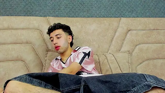 Snapshot of erickblaze_wm chatting on 02/22/25, 01:46 erickblaze wm online show from 02/22/25, 01:46