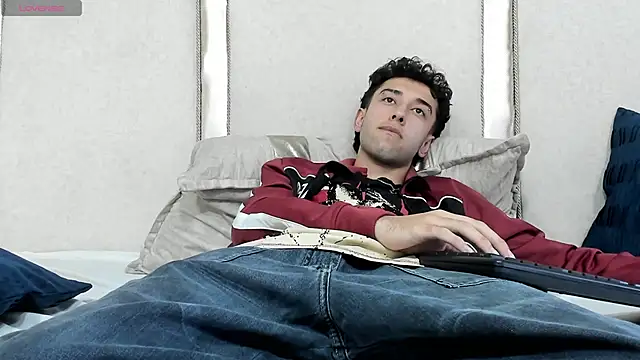 Snapshot of erickblaze_wm chatting on 03/04/25, 07:43 erickblaze wm online show from 03/04/25, 07:43