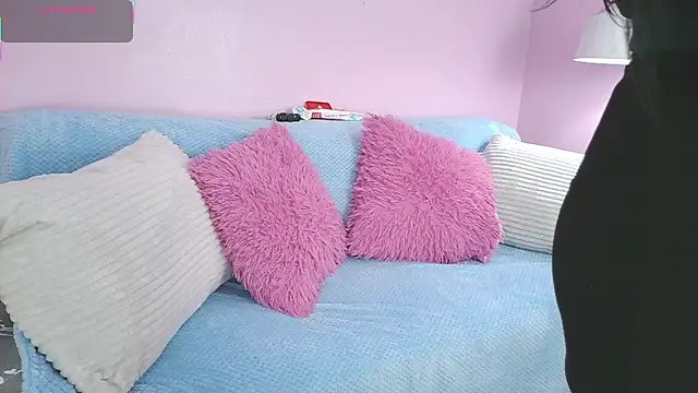 Snapshot of Hiyakasudere chatting on 12/22/25, 06:16 Hiyakasudere online show from 12/22/25, 06:16