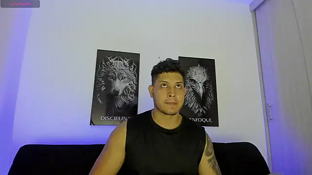 Snapshot of JohanSmith chatting on 10/31/25, 12:22 JohanSmith online show from 10/31/25, 12:22