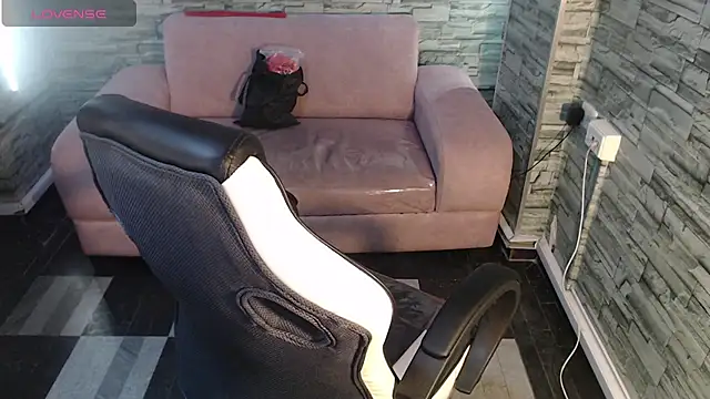 Snapshot of renata_russo_b chatting on 02/06/25, 08:02 renata russo b online show from 02/06/25, 08:02