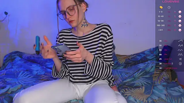 Snapshot of Miss_lionheart chatting on 03/04/25, 05:42 Miss lionheart online show from 03/04/25, 05:42