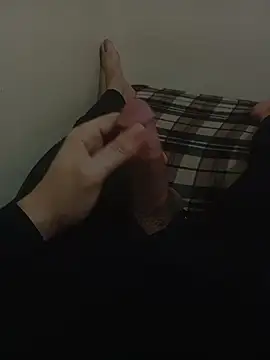 Snapshot of DeratedP chatting on 11/01/25, 08:27 DeratedP online show from 11/01/25, 08:27