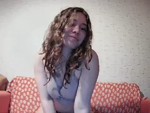 Snapshot of girliemilk chatting on 03/21/25, 05:23 girliemilk online show from 03/21/25, 05:23