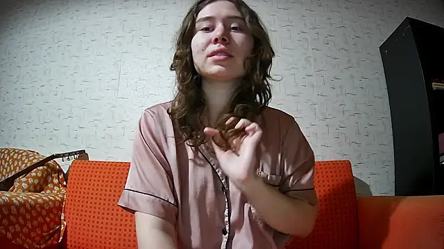 Snapshot of girliemilk chatting on 01/14/26, 04:18 girliemilk online show from 01/14/26, 04:18