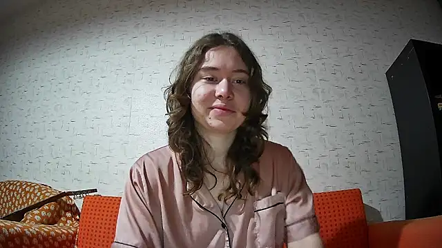 Snapshot of girliemilk chatting on 01/17/26, 01:43 girliemilk online show from 01/17/26, 01:43