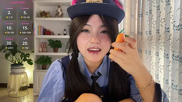 nanaliu6 online show from 10/19/25, 07:31