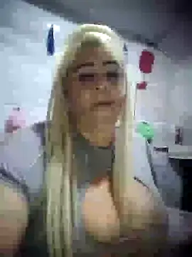 Snapshot of BonniAdams chatting on 03/18/25, 03:42 BonniAdams online show from 03/18/25, 03:42